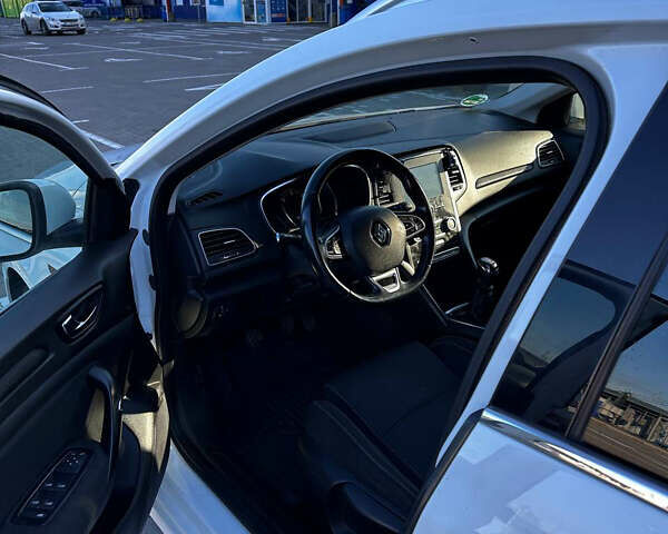 Білий Рено Меган, об'ємом двигуна 1.46 л та пробігом 257 тис. км за 13500 $, фото 13 на Automoto.ua