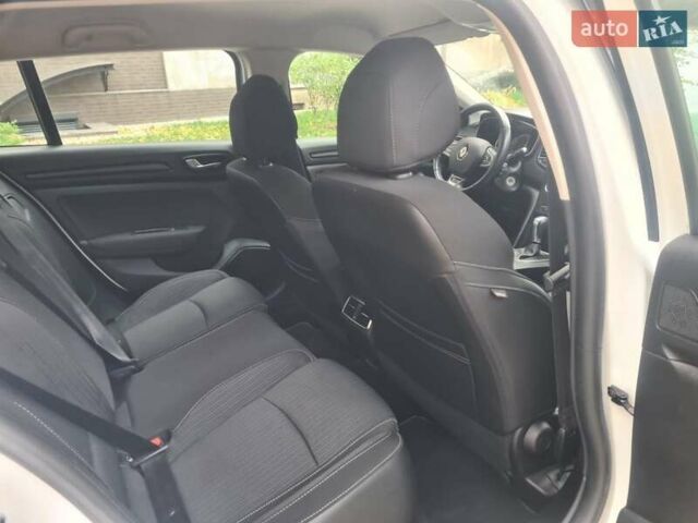 Белый Рено Меган, объемом двигателя 1.5 л и пробегом 106 тыс. км за 16300 $, фото 1 на Automoto.ua