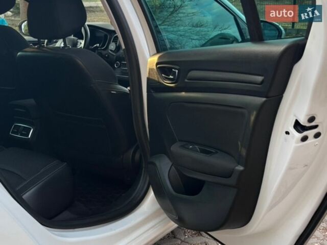 Белый Рено Меган, объемом двигателя 1.46 л и пробегом 260 тыс. км за 13900 $, фото 7 на Automoto.ua