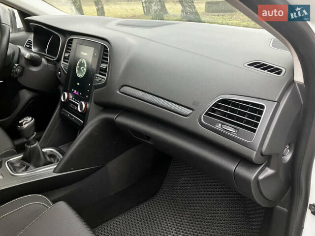 Белый Рено Меган, объемом двигателя 1.5 л и пробегом 213 тыс. км за 9999 $, фото 25 на Automoto.ua