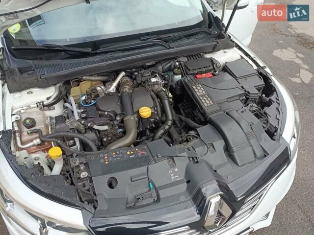 Белый Рено Меган, объемом двигателя 1.46 л и пробегом 190 тыс. км за 11800 $, фото 20 на Automoto.ua