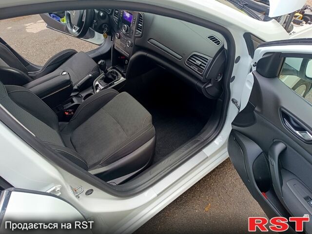 Белый Рено Меган, объемом двигателя 1.5 л и пробегом 190 тыс. км за 11500 $, фото 6 на Automoto.ua