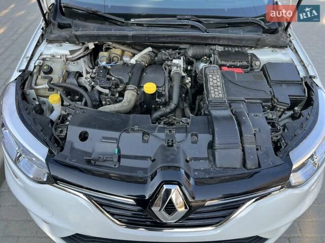 Белый Рено Меган, объемом двигателя 1.46 л и пробегом 312 тыс. км за 11750 $, фото 24 на Automoto.ua