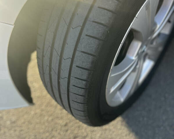 Білий Рено Меган, об'ємом двигуна 1.46 л та пробігом 228 тис. км за 10200 $, фото 2 на Automoto.ua