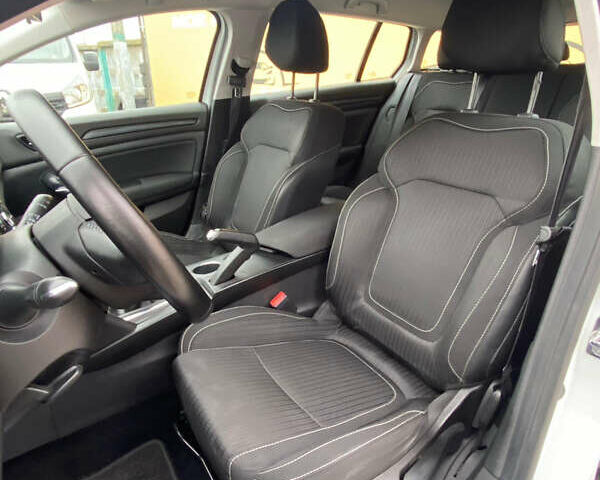 Белый Рено Меган, объемом двигателя 1.46 л и пробегом 259 тыс. км за 12450 $, фото 23 на Automoto.ua