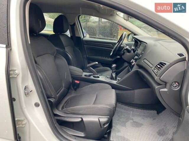 Белый Рено Меган, объемом двигателя 1.46 л и пробегом 197 тыс. км за 12490 $, фото 11 на Automoto.ua