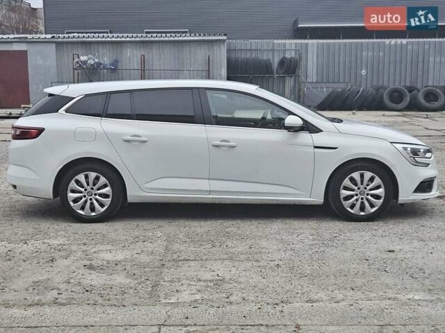 Белый Рено Меган, объемом двигателя 1.5 л и пробегом 175 тыс. км за 10300 $, фото 2 на Automoto.ua