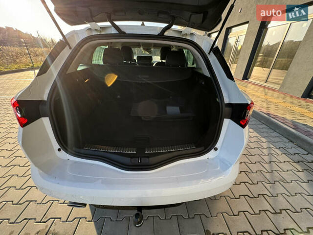 Білий Рено Меган, об'ємом двигуна 1.46 л та пробігом 185 тис. км за 15600 $, фото 12 на Automoto.ua