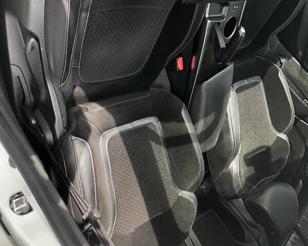 Белый Рено Меган, объемом двигателя 1.5 л и пробегом 150 тыс. км за 14290 $, фото 85 на Automoto.ua