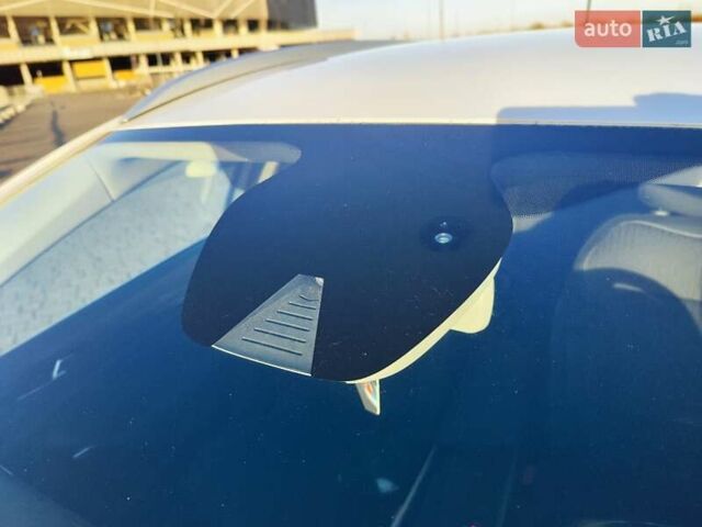 Белый Рено Меган, объемом двигателя 1.46 л и пробегом 200 тыс. км за 11999 $, фото 8 на Automoto.ua