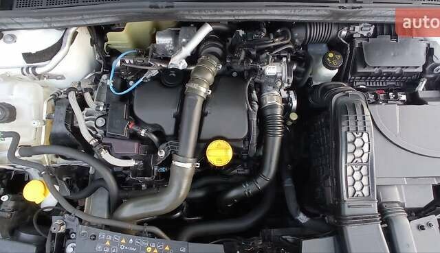 Белый Рено Меган, объемом двигателя 1.5 л и пробегом 202 тыс. км за 11700 $, фото 17 на Automoto.ua