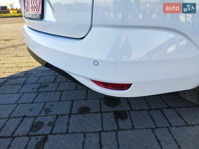 Белый Рено Меган, объемом двигателя 1.46 л и пробегом 200 тыс. км за 11999 $, фото 26 на Automoto.ua