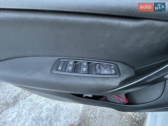 Белый Рено Меган, объемом двигателя 1.46 л и пробегом 192 тыс. км за 11500 $, фото 18 на Automoto.ua