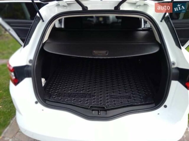 Белый Рено Меган, объемом двигателя 1.46 л и пробегом 251 тыс. км за 12400 $, фото 10 на Automoto.ua