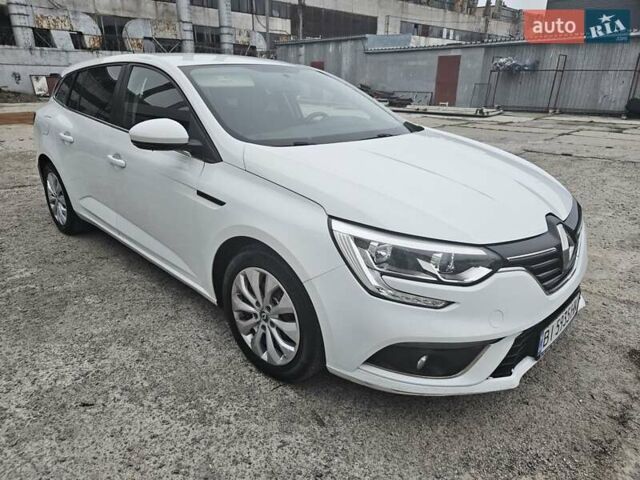 Белый Рено Меган, объемом двигателя 1.5 л и пробегом 175 тыс. км за 10300 $, фото 5 на Automoto.ua
