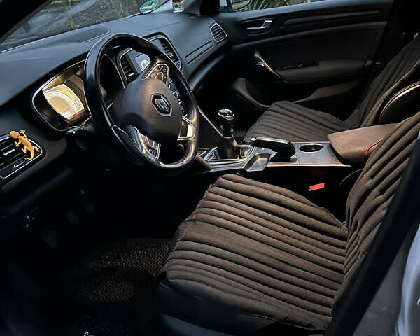 Білий Рено Меган, об'ємом двигуна 1.46 л та пробігом 220 тис. км за 13000 $, фото 11 на Automoto.ua