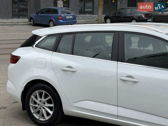 Белый Рено Меган, объемом двигателя 1.46 л и пробегом 148 тыс. км за 14500 $, фото 3 на Automoto.ua