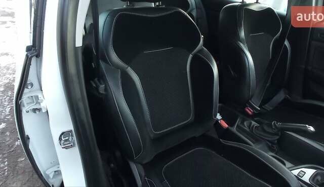 Белый Рено Меган, объемом двигателя 1.5 л и пробегом 202 тыс. км за 11700 $, фото 16 на Automoto.ua