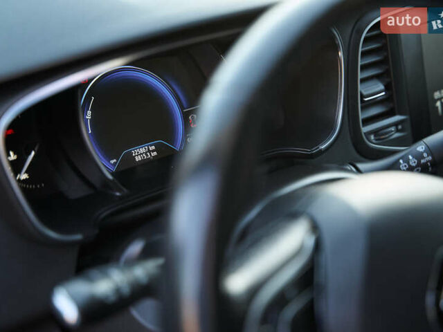 Белый Рено Меган, объемом двигателя 1.46 л и пробегом 226 тыс. км за 13900 $, фото 35 на Automoto.ua