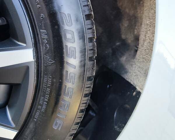 Белый Рено Меган, объемом двигателя 1.46 л и пробегом 200 тыс. км за 11999 $, фото 40 на Automoto.ua