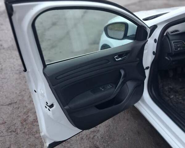 Білий Рено Меган, об'ємом двигуна 1.5 л та пробігом 176 тис. км за 10700 $, фото 5 на Automoto.ua