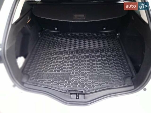 Белый Рено Меган, объемом двигателя 1.46 л и пробегом 251 тыс. км за 12400 $, фото 9 на Automoto.ua