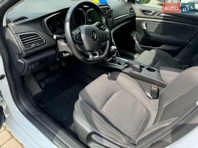 Белый Рено Меган, объемом двигателя 1.5 л и пробегом 210 тыс. км за 12000 $, фото 9 на Automoto.ua