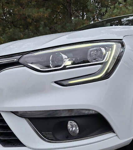 Білий Рено Меган, об'ємом двигуна 1.5 л та пробігом 150 тис. км за 13990 $, фото 75 на Automoto.ua