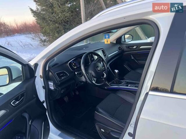 Белый Рено Меган, объемом двигателя 1.5 л и пробегом 208 тыс. км за 13900 $, фото 8 на Automoto.ua