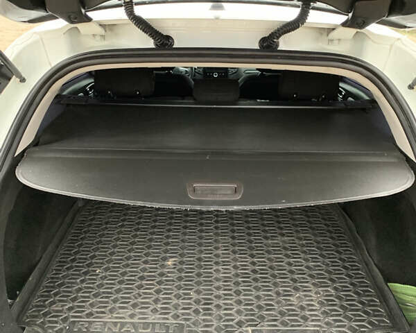 Білий Рено Меган, об'ємом двигуна 1.46 л та пробігом 289 тис. км за 10500 $, фото 5 на Automoto.ua