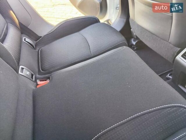 Белый Рено Меган, объемом двигателя 1.46 л и пробегом 200 тыс. км за 11999 $, фото 92 на Automoto.ua