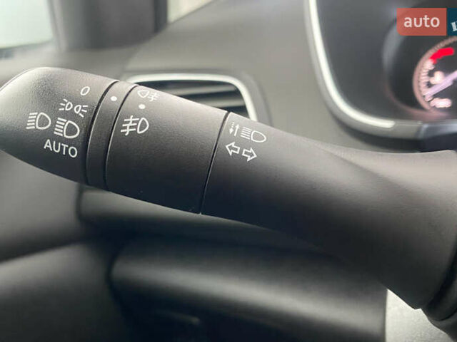 Білий Рено Меган, об'ємом двигуна 1.46 л та пробігом 91 тис. км за 16750 $, фото 11 на Automoto.ua