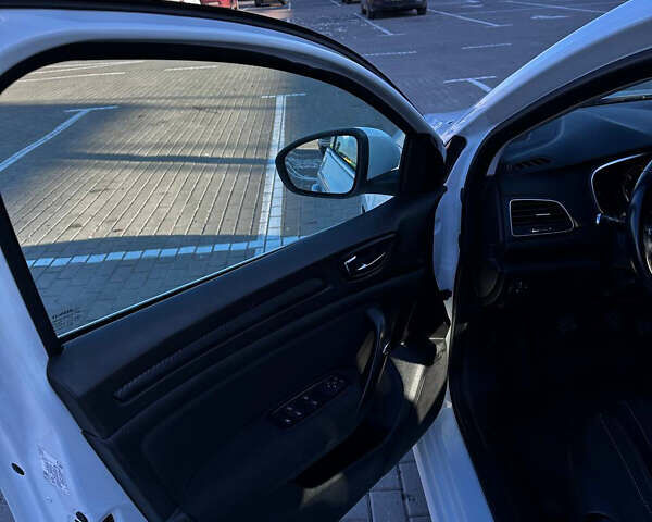 Білий Рено Меган, об'ємом двигуна 1.46 л та пробігом 257 тис. км за 13500 $, фото 14 на Automoto.ua