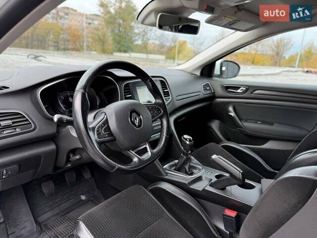 Белый Рено Меган, объемом двигателя 1.46 л и пробегом 195 тыс. км за 12900 $, фото 20 на Automoto.ua