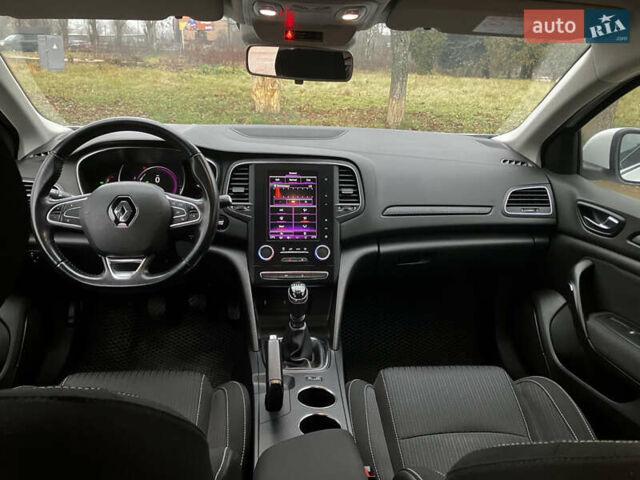 Белый Рено Меган, объемом двигателя 1.5 л и пробегом 213 тыс. км за 9999 $, фото 19 на Automoto.ua