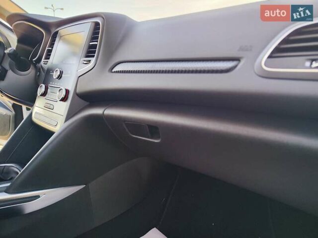 Белый Рено Меган, объемом двигателя 1.46 л и пробегом 200 тыс. км за 11999 $, фото 74 на Automoto.ua