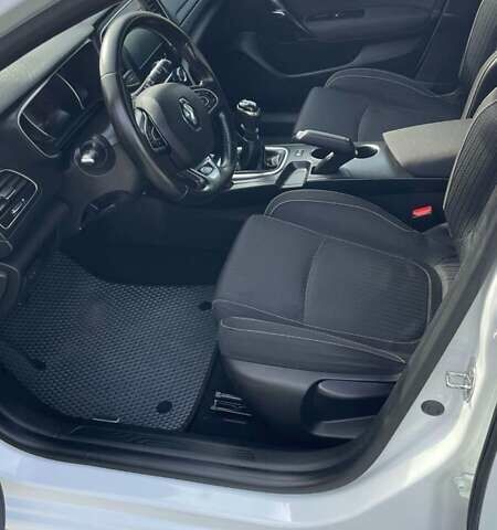 Белый Рено Меган, объемом двигателя 1.46 л и пробегом 205 тыс. км за 10700 $, фото 10 на Automoto.ua