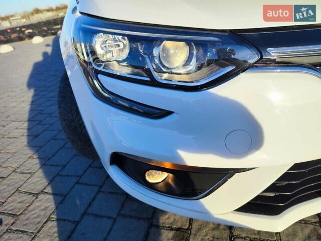 Белый Рено Меган, объемом двигателя 1.46 л и пробегом 200 тыс. км за 11999 $, фото 11 на Automoto.ua