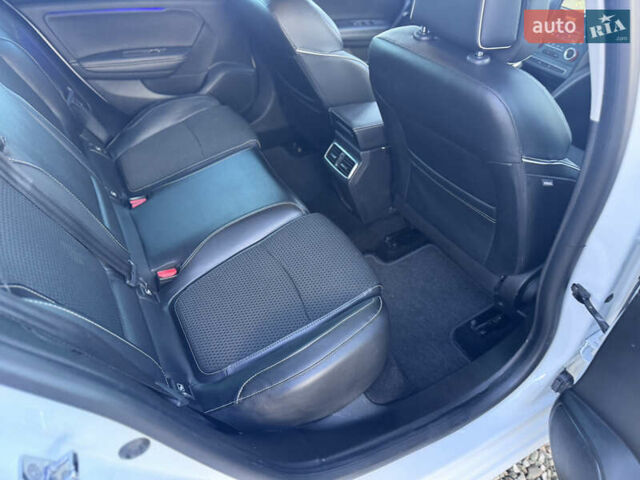 Білий Рено Меган, об'ємом двигуна 1.46 л та пробігом 211 тис. км за 13300 $, фото 42 на Automoto.ua