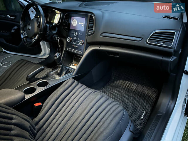 Білий Рено Меган, об'ємом двигуна 1.46 л та пробігом 220 тис. км за 13000 $, фото 9 на Automoto.ua