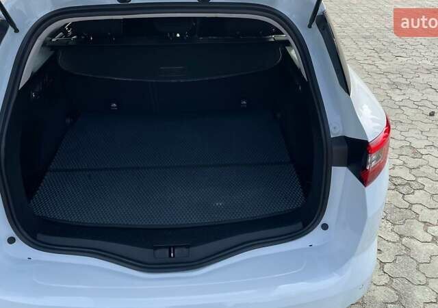 Белый Рено Меган, объемом двигателя 1.46 л и пробегом 205 тыс. км за 10700 $, фото 23 на Automoto.ua