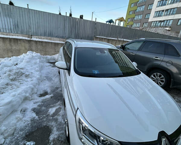 Белый Рено Меган, объемом двигателя 1.46 л и пробегом 192 тыс. км за 11500 $, фото 5 на Automoto.ua