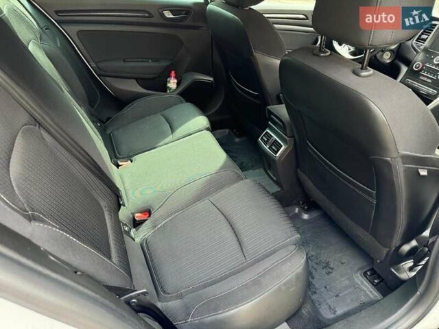 Белый Рено Меган, объемом двигателя 1.5 л и пробегом 210 тыс. км за 12000 $, фото 13 на Automoto.ua