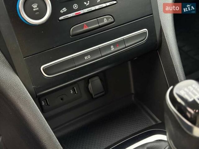 Білий Рено Меган, об'ємом двигуна 1.46 л та пробігом 195 тис. км за 12900 $, фото 29 на Automoto.ua