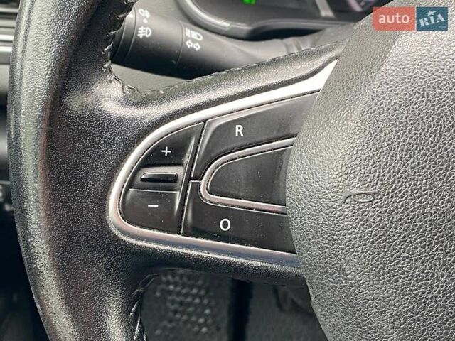 Белый Рено Меган, объемом двигателя 1.46 л и пробегом 197 тыс. км за 12490 $, фото 20 на Automoto.ua