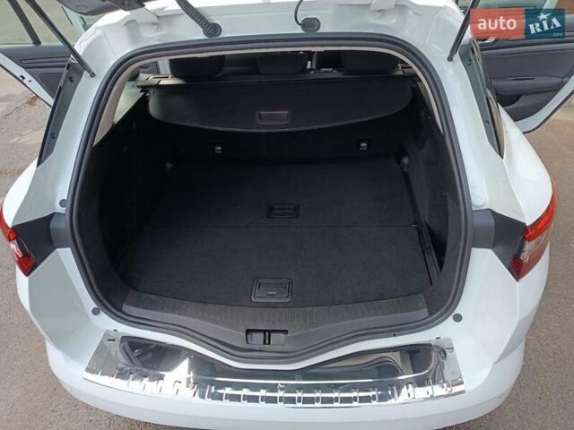 Белый Рено Меган, объемом двигателя 1.46 л и пробегом 190 тыс. км за 11800 $, фото 18 на Automoto.ua