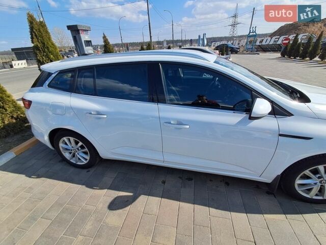 Белый Рено Меган, объемом двигателя 1.5 л и пробегом 139 тыс. км за 13500 $, фото 3 на Automoto.ua