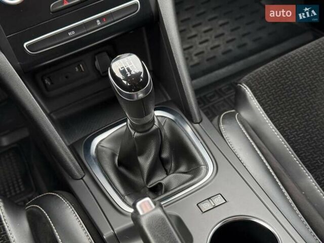 Білий Рено Меган, об'ємом двигуна 1.46 л та пробігом 195 тис. км за 12900 $, фото 34 на Automoto.ua