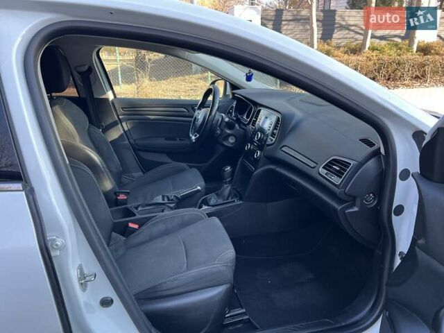 Белый Рено Меган, объемом двигателя 1.46 л и пробегом 312 тыс. км за 11750 $, фото 14 на Automoto.ua