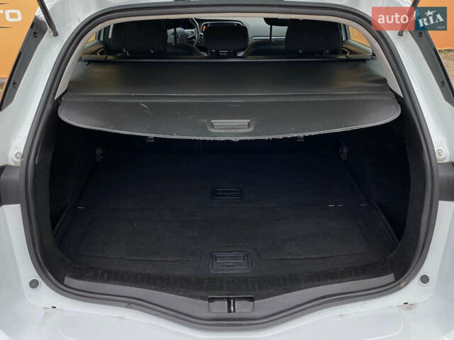 Білий Рено Меган, об'ємом двигуна 1.46 л та пробігом 259 тис. км за 11999 $, фото 25 на Automoto.ua